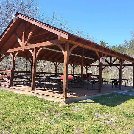 Beautiful 2 Bed Cabin With Hot Tub And Resort Pool Sevierville Zewnętrze zdjęcie