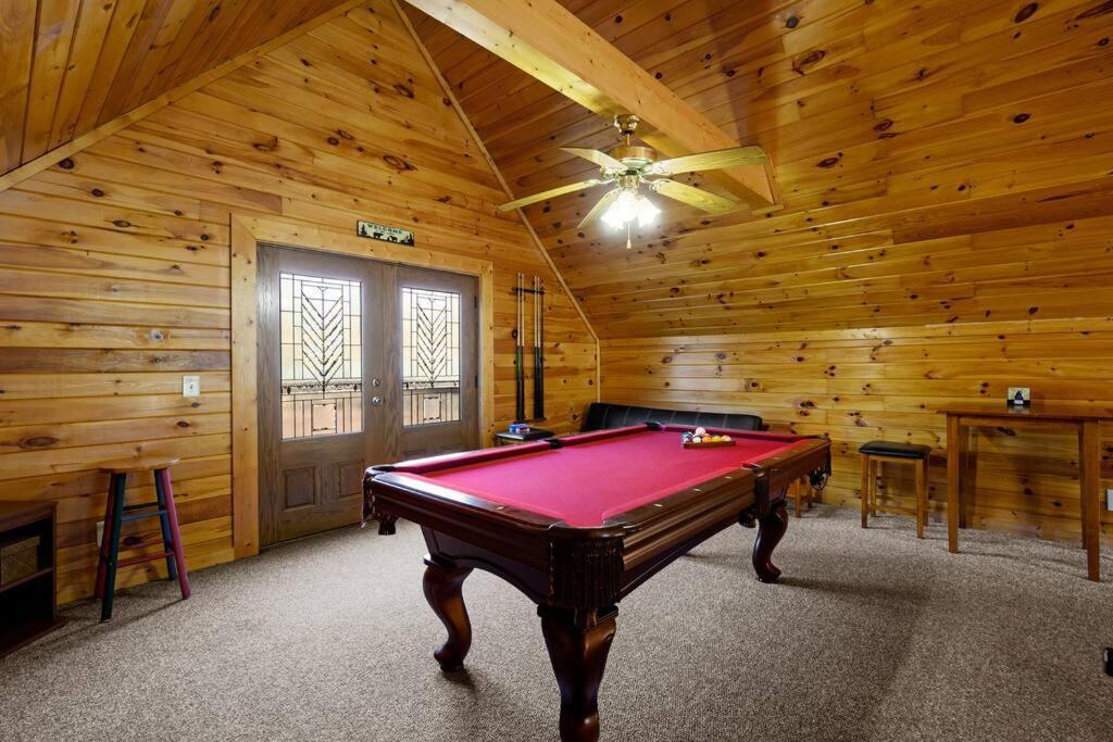 Beautiful 2 Bed Cabin With Hot Tub And Resort Pool Sevierville Zewnętrze zdjęcie