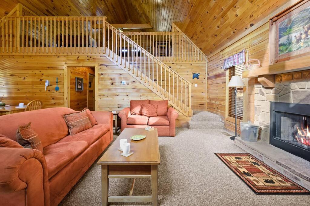 Beautiful 2 Bed Cabin With Hot Tub And Resort Pool Sevierville Zewnętrze zdjęcie