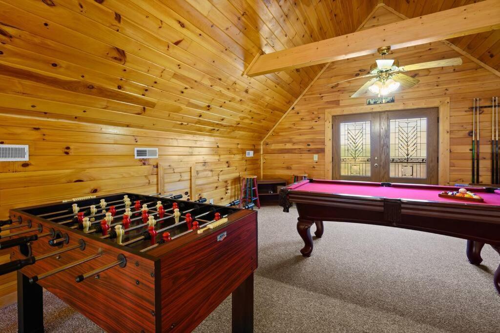 Beautiful 2 Bed Cabin With Hot Tub And Resort Pool Sevierville Zewnętrze zdjęcie