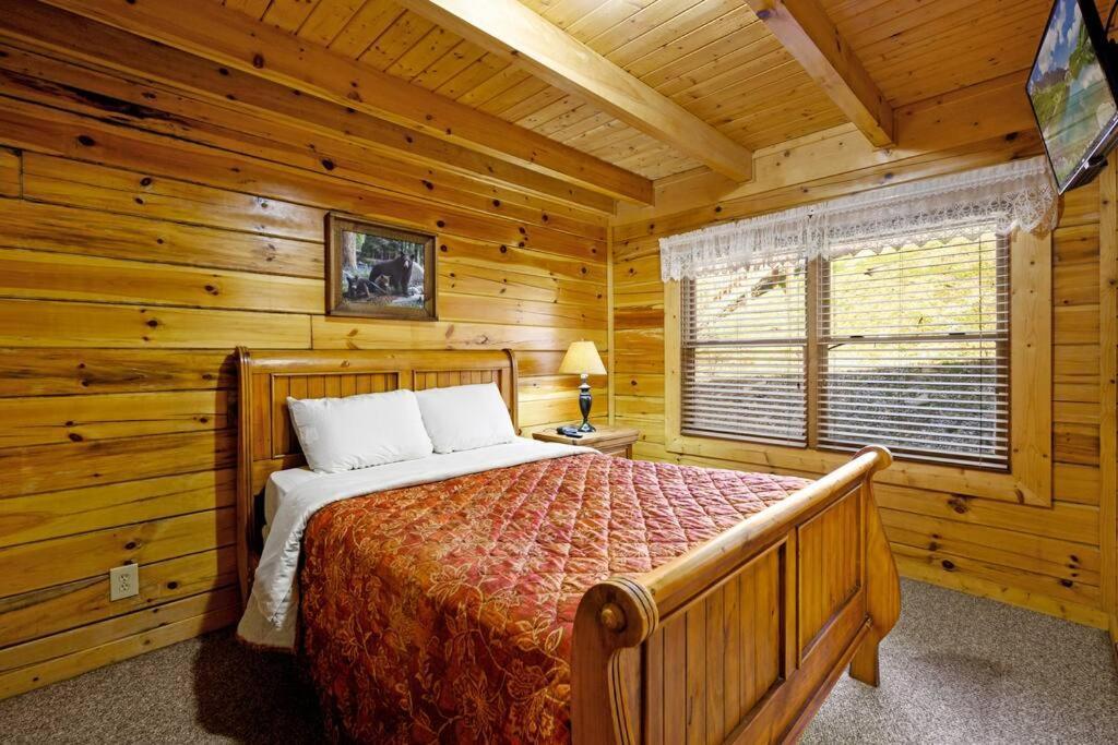 Beautiful 2 Bed Cabin With Hot Tub And Resort Pool Sevierville Zewnętrze zdjęcie