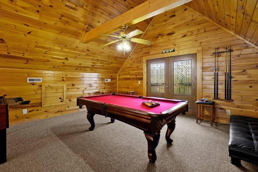 Beautiful 2 Bed Cabin With Hot Tub And Resort Pool Sevierville Zewnętrze zdjęcie
