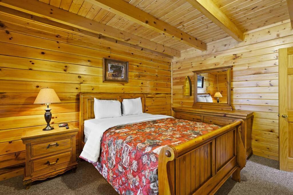 Beautiful 2 Bed Cabin With Hot Tub And Resort Pool Sevierville Zewnętrze zdjęcie