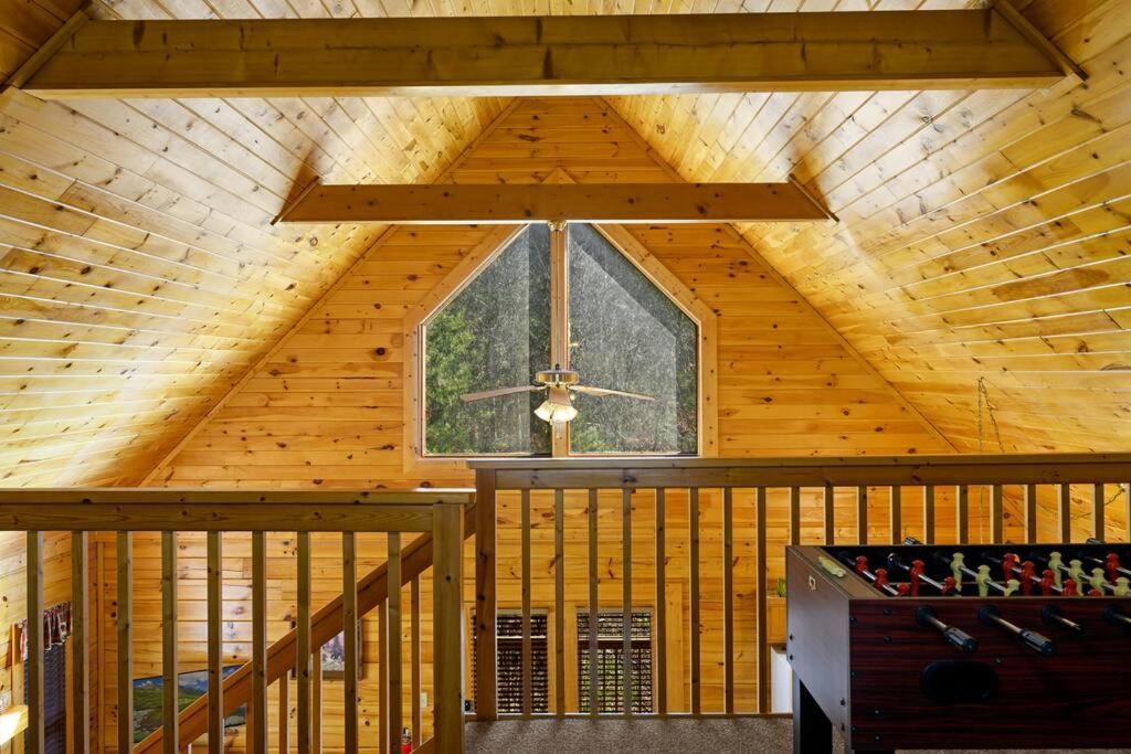 Beautiful 2 Bed Cabin With Hot Tub And Resort Pool Sevierville Zewnętrze zdjęcie