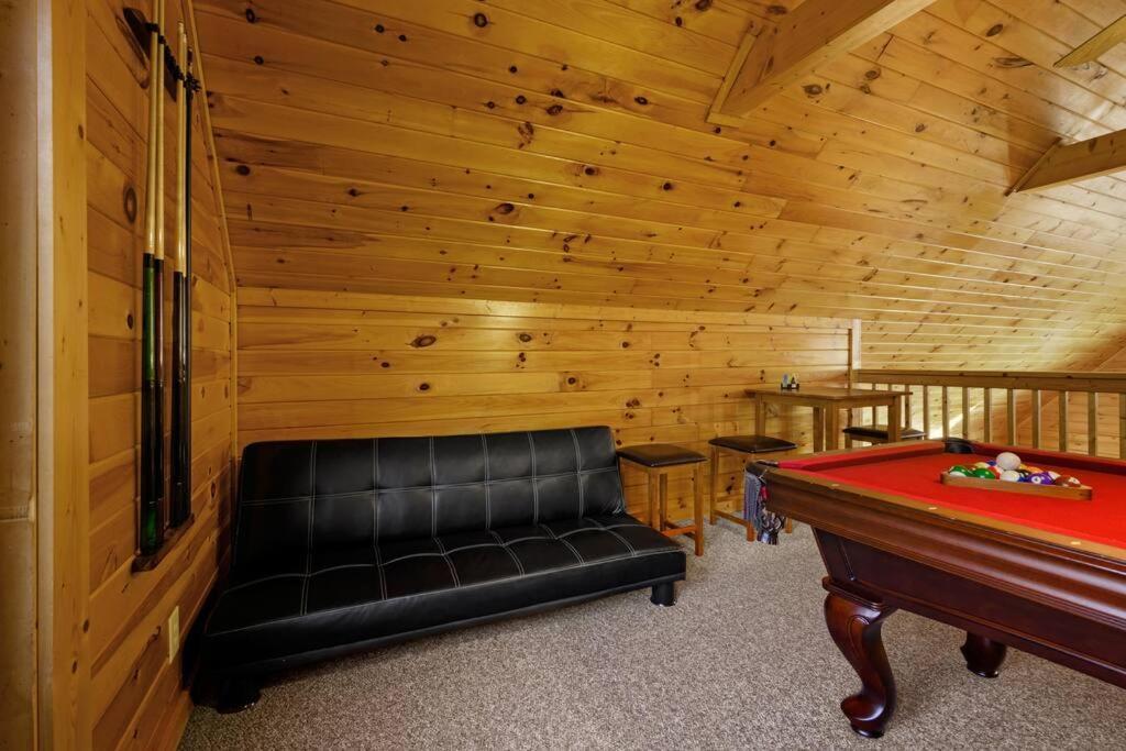 Beautiful 2 Bed Cabin With Hot Tub And Resort Pool Sevierville Zewnętrze zdjęcie
