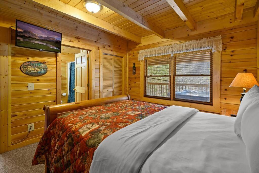 Beautiful 2 Bed Cabin With Hot Tub And Resort Pool Sevierville Zewnętrze zdjęcie